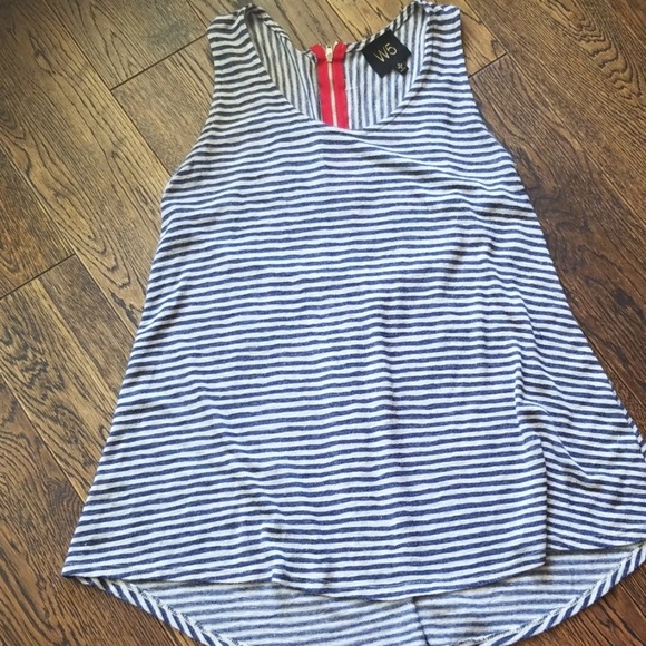 Ladies striped flowing tank. - Picture 1 of 5